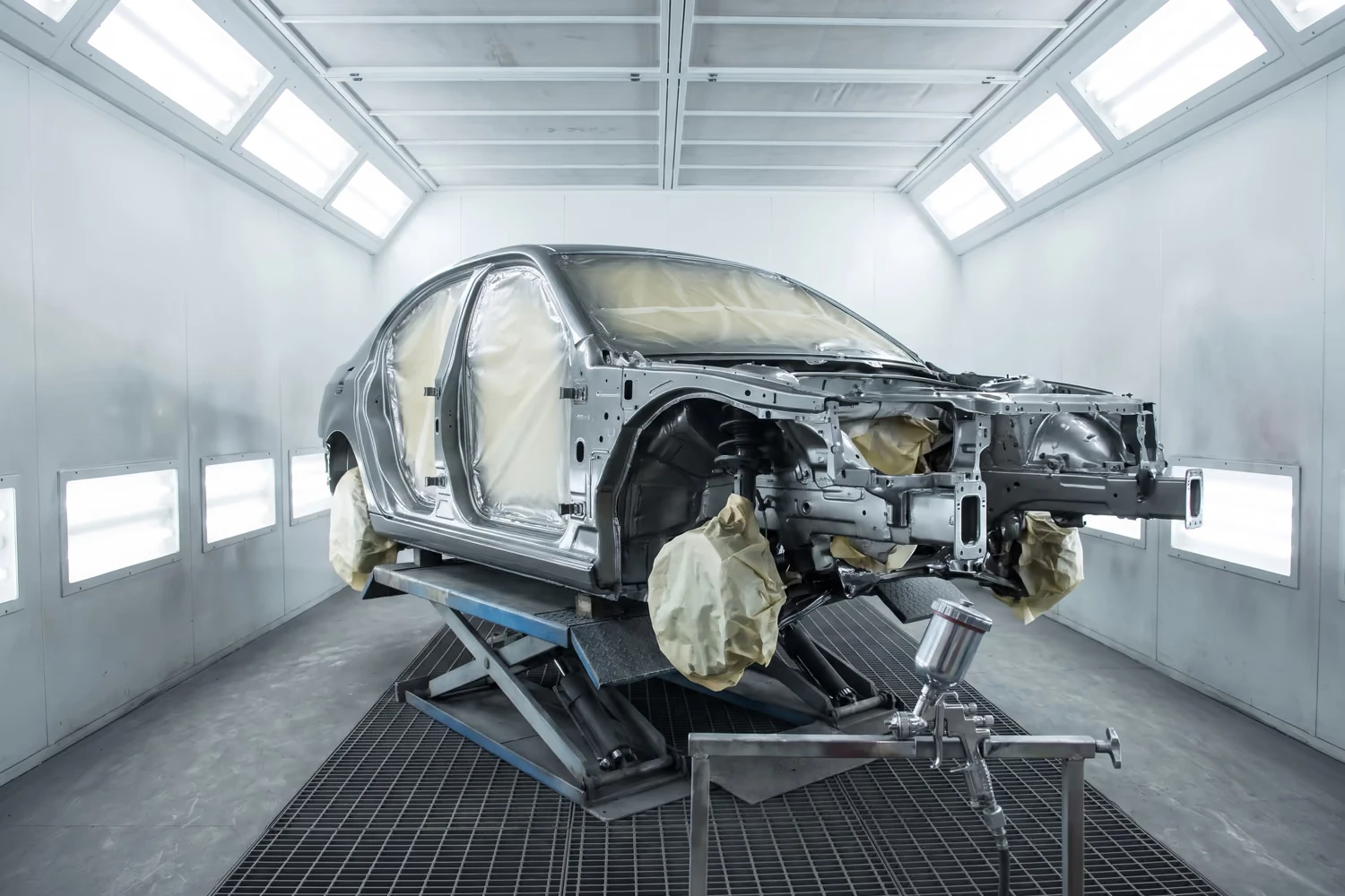 Une carrosserie fraîchement peinte en cabine
